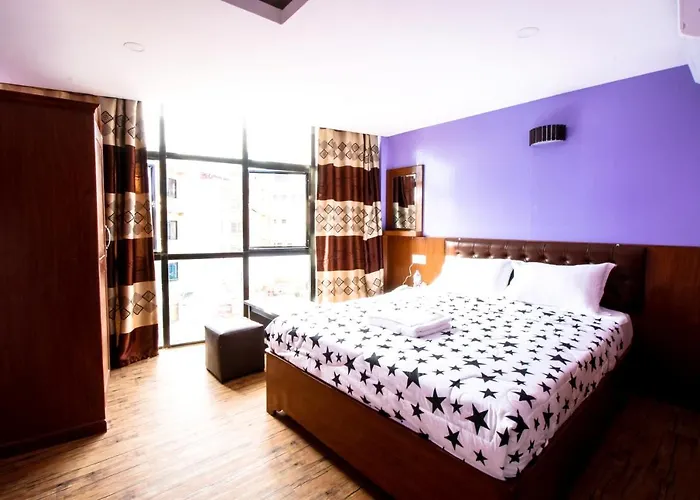 Everest Holiday Inn